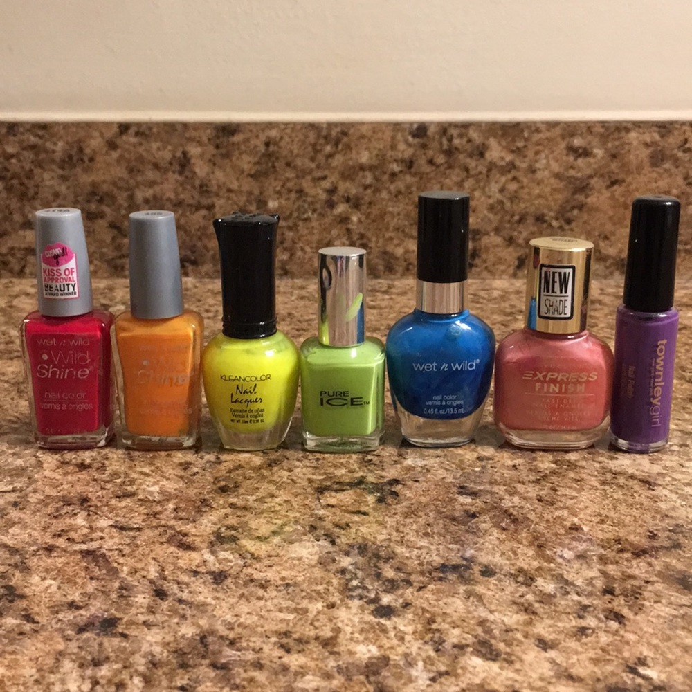 7 colorful nail polishes!!